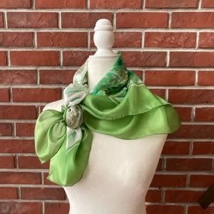 •Vintage NWT 100%Silk Hand Made Hand Rolled  Green Floral Scarf 32”x33”